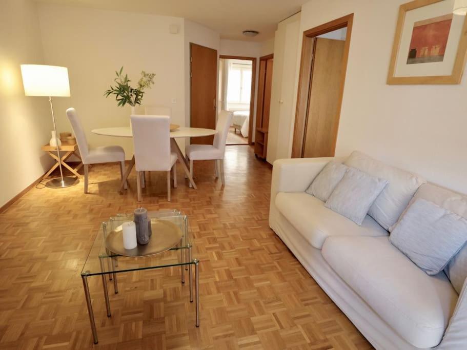 לוזאן Comfortable, Very Well Located Between Train Station And Lake! מראה חיצוני תמונה